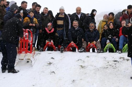 Akkuş'ta Kar Festivali Renkli Görüntülere Sahne Oldu
