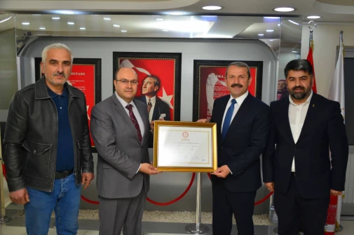 Başkan Demirci Mazbatasını Aldı