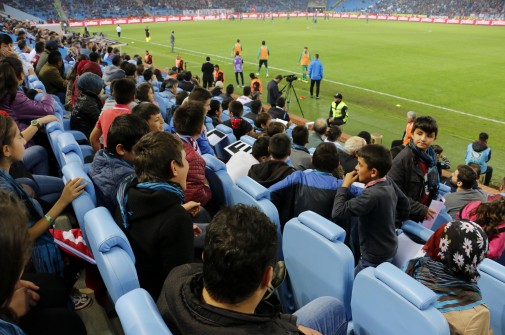 Akkuş "Önem Çocukları" Trabzonspor Maçını Tribünde İzledi